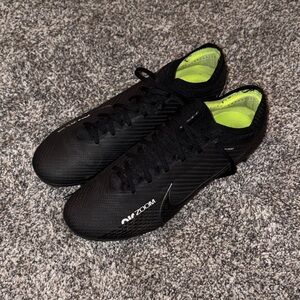 Nike Black and Green Zoom Shoes